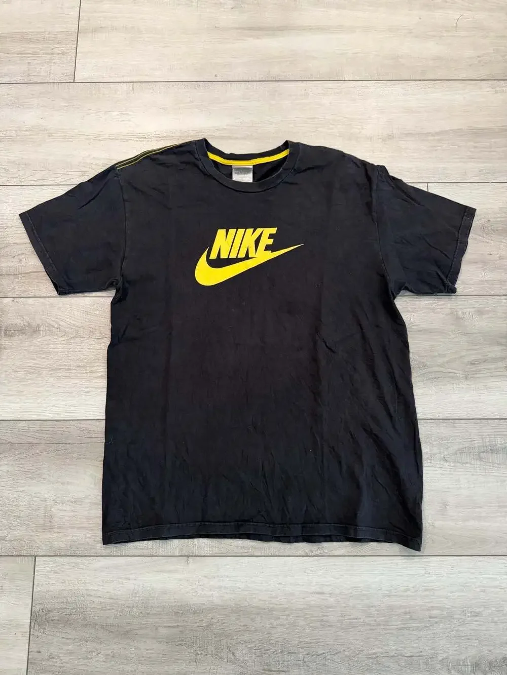 Y2K Vintage Nike Silver Tag Black and Yellow Swoosh Logo T-Shirt XL